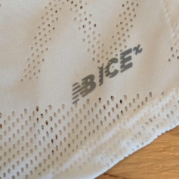 New Balance Tank Top Women's Small Ice White Mesh Athletic Running Top - Picture 3 of 7